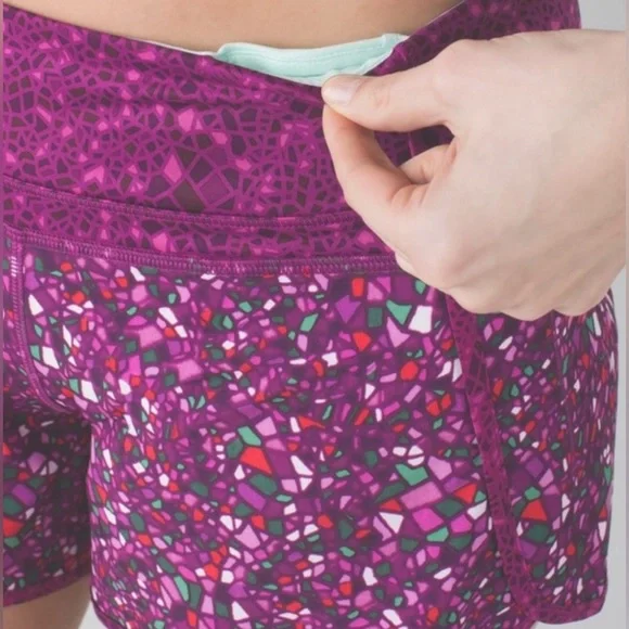 LULULEMON💫Women’s Plum Paradise Camo Geo Regal Run Times Shorts - Picture 5 of 16